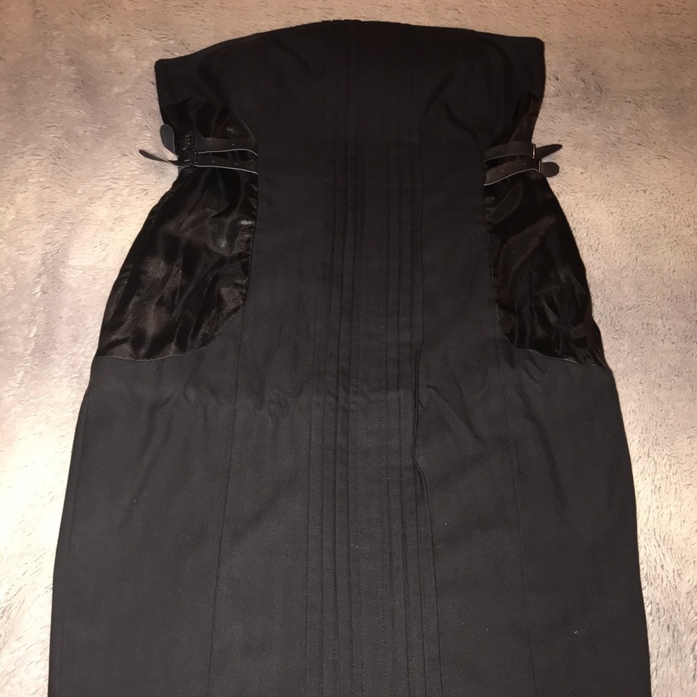 Beautiful strapless 👗 dress/silk on sides